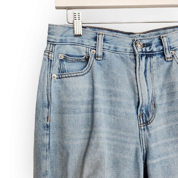 American Eagle Ripped Mom Jean High Rise Destroyed Straight Leg Jeans 4 - Picture 2 of 9